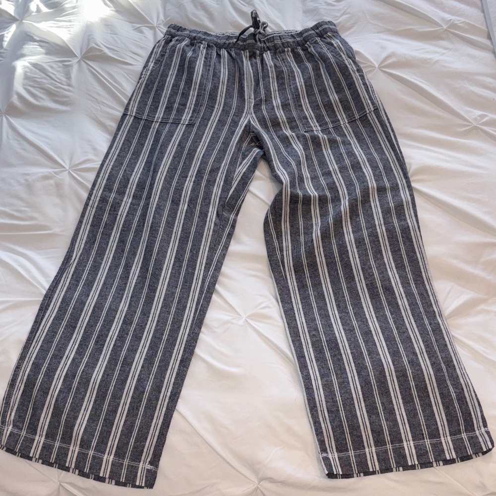 GAP Women's Black and White Striped Joggers